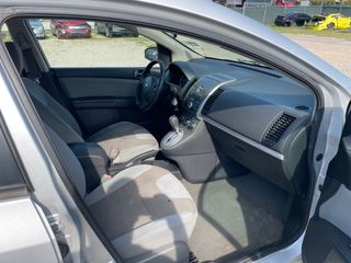 2011 Nissan Sentra 2.0SR - Interior Front Seat Image